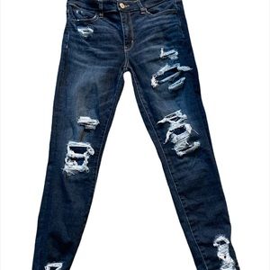 AMERICAN EAGLE RIPPED JEANS